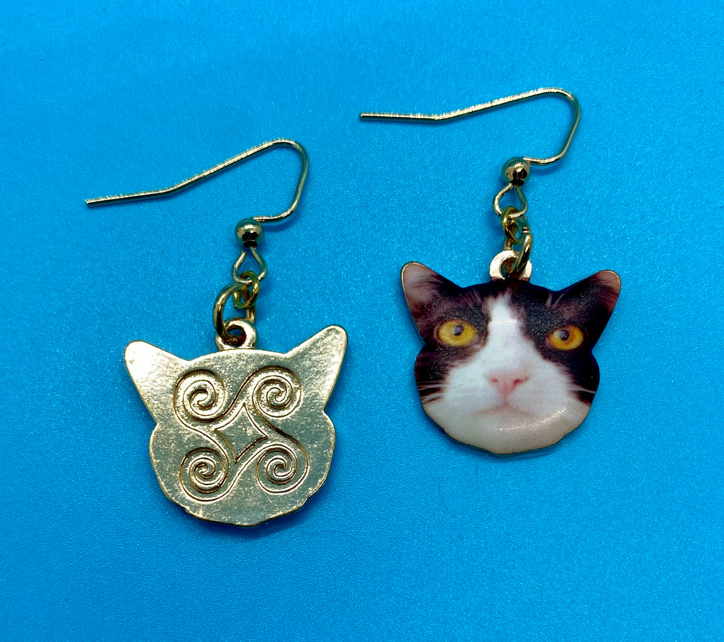 Black and white kitty earrings.